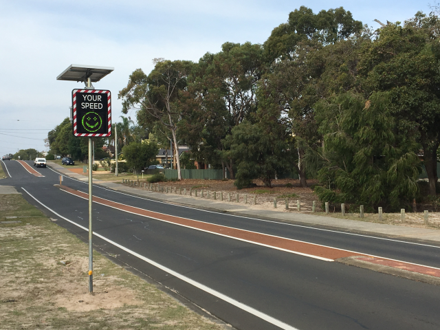 Photo_-_Dardanup_Courtesy_Display_Speed_Signs